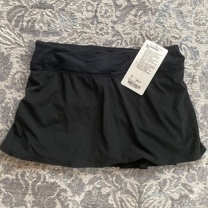 NWT Run Pace Setter Skirt  In black Size 6
